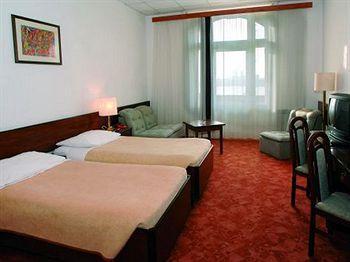 Riviera 2*
