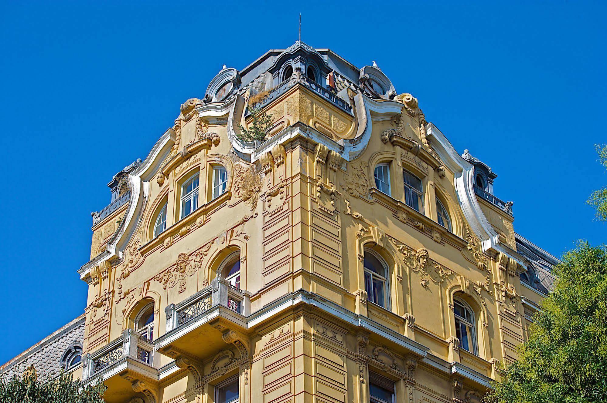 Riviera Guest house