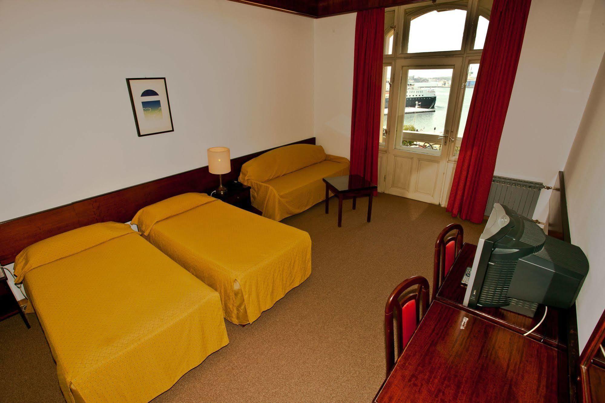 Riviera 2*